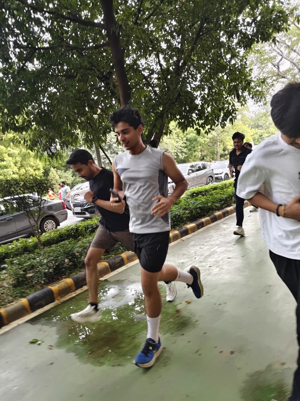 Runners moving together during a FitSocial community run